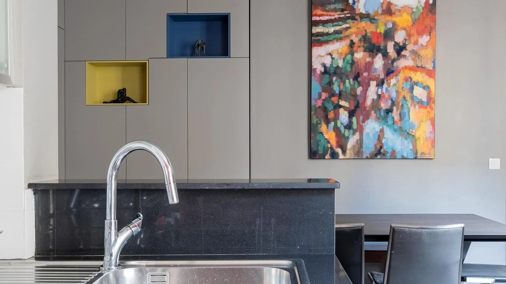 Apartment Veeve - The Artist's