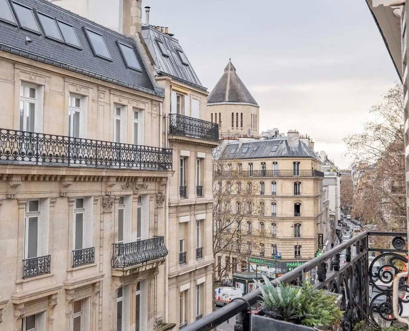 Apartment Veeve - The Artist's Paris